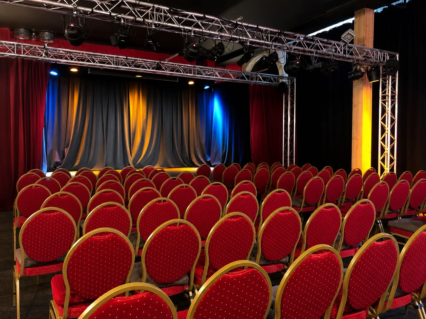 La salle de la Comédie du Finistère prête pour le spectacle
