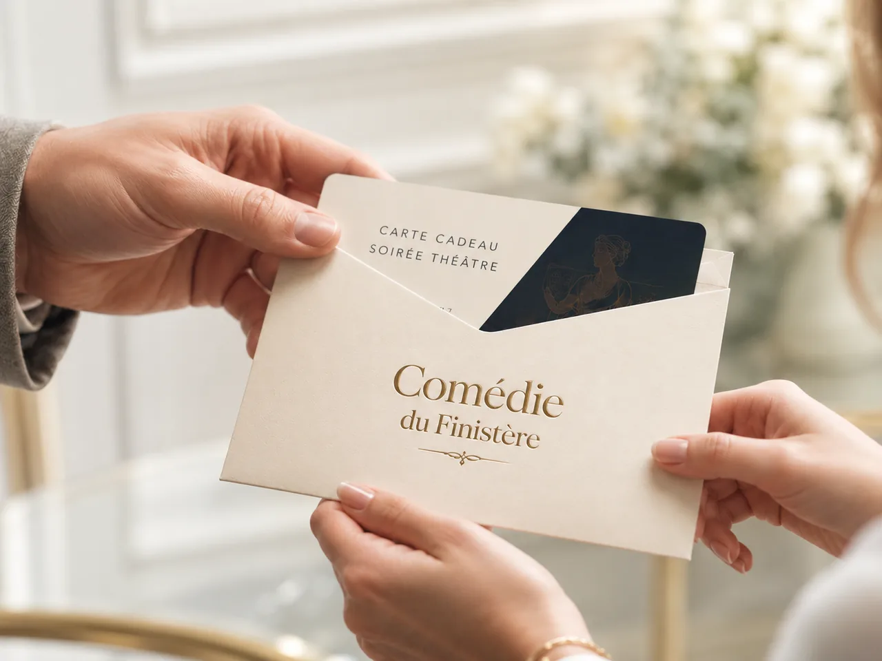 Carte cadeau « Soirée Théâtre » de la Comédie du Finistère dans son enveloppe crème